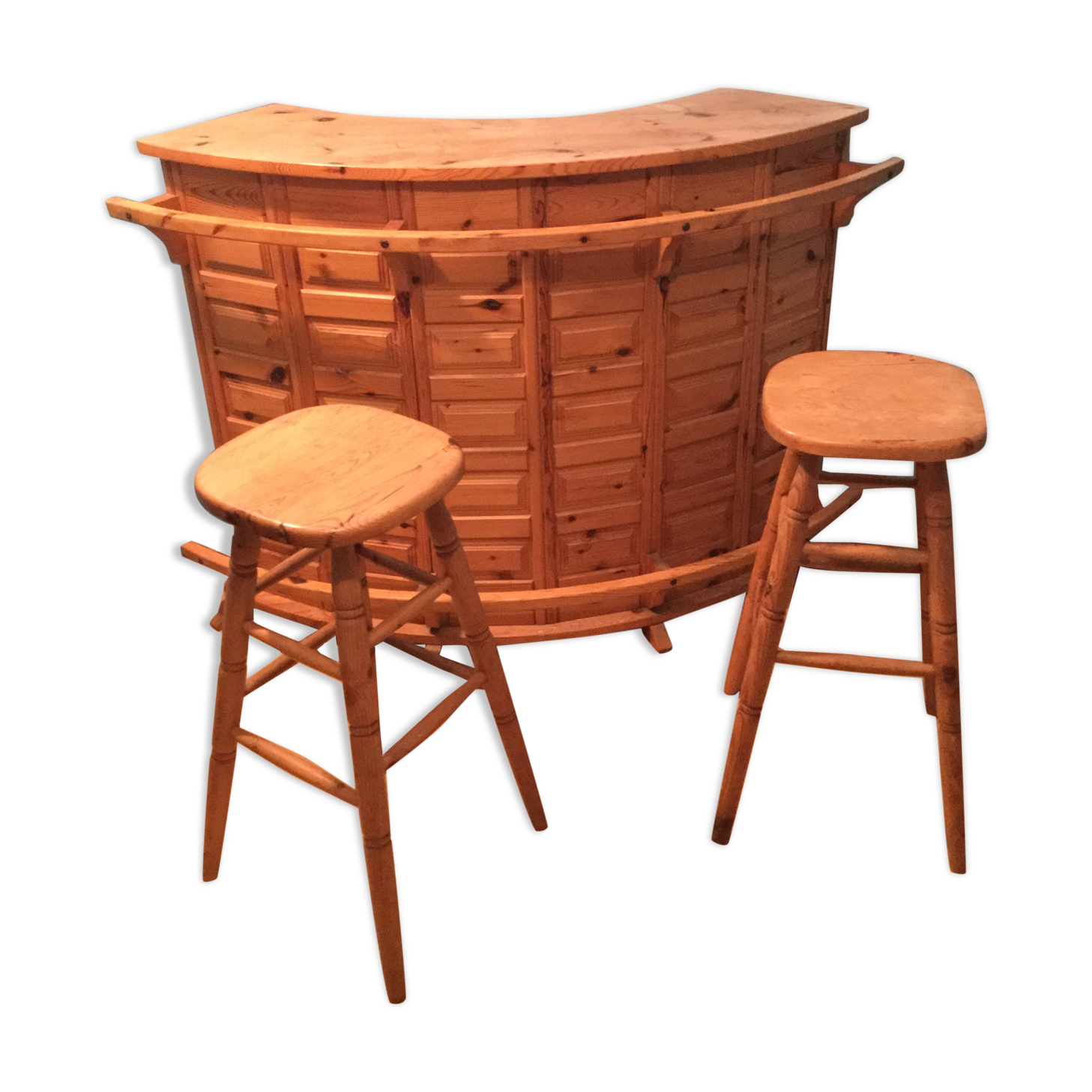 Vintage bar counter with natural wood stools
