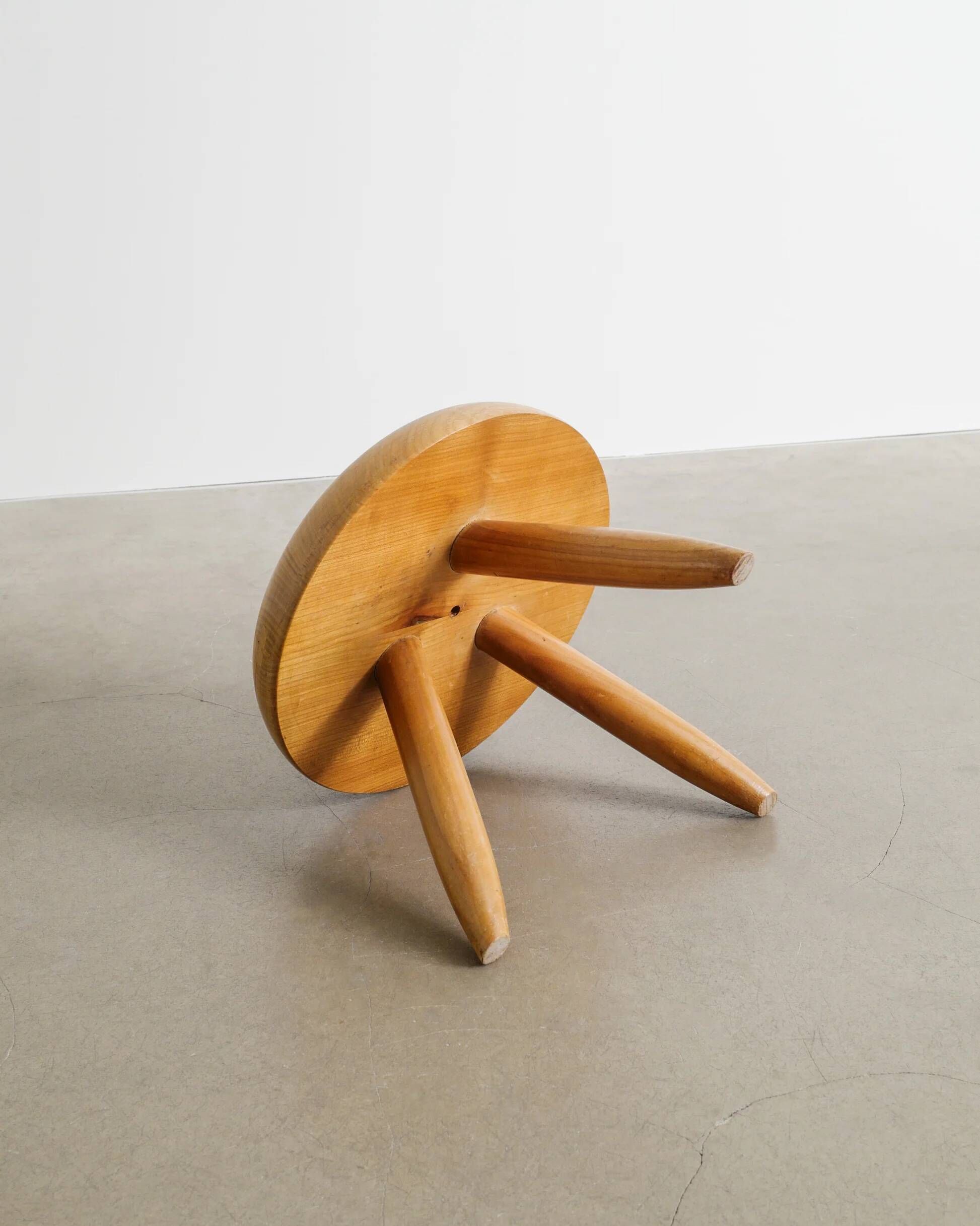 Tabouret tripode en en bois "Berger" de Charlotte Perriand, années 1960
