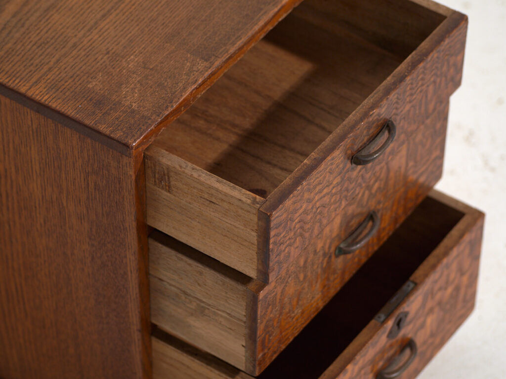 Petite commode ancienne japonaise – période Showa (c.1926-1945)