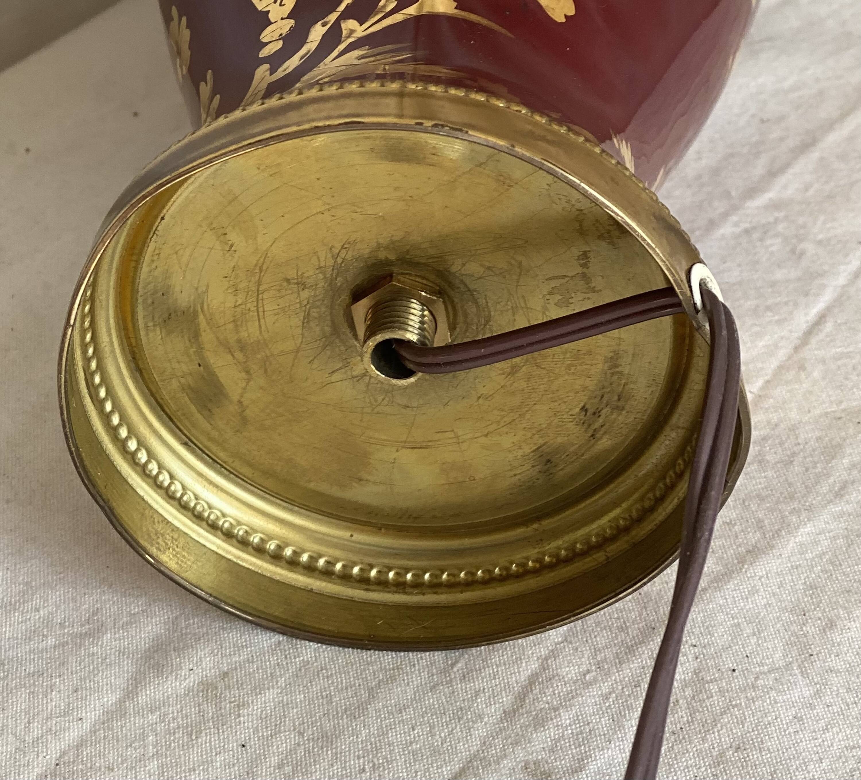 Vintage 1970 red and gold ceramic lamp with oriental decorations.