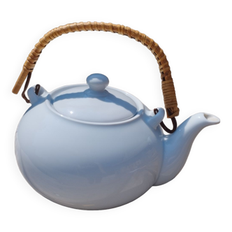 White teapot