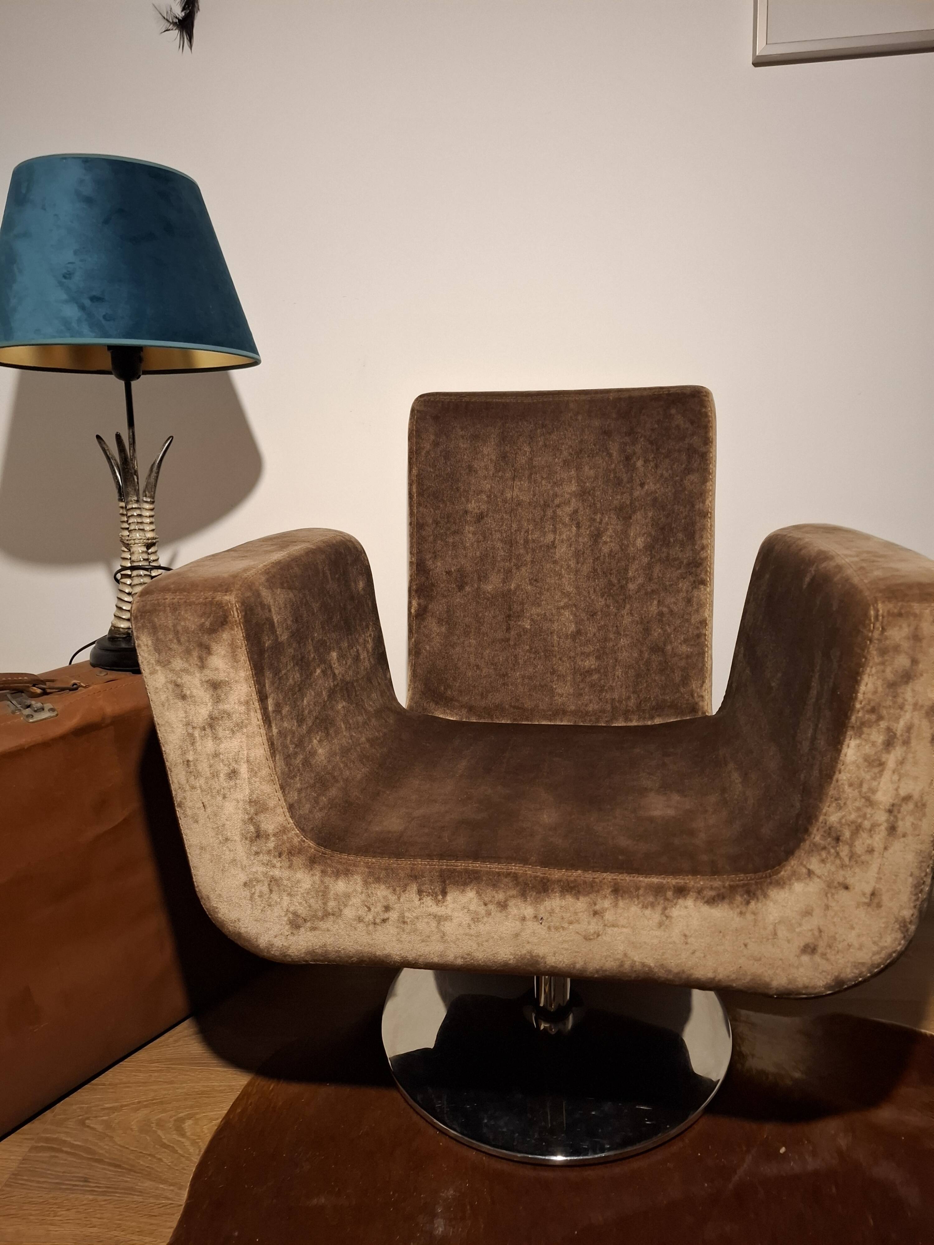 Artisan-Restored Mid-Century Armchair in Golden Mustard Velvet | Bruno Gonç