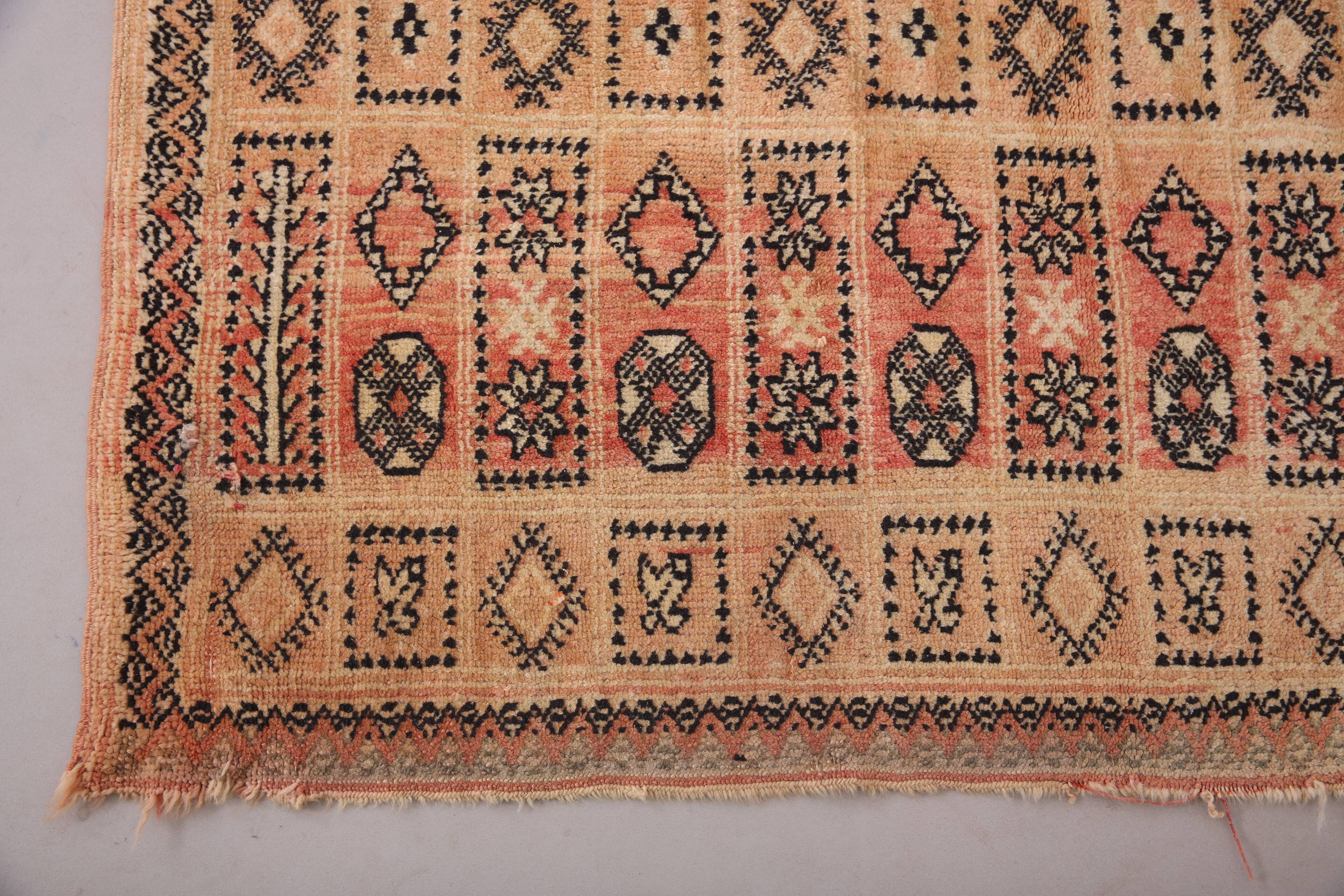 Vintage Moroccan Rug 134 x 221 cm- Berber Wool Rug - Authentic Handmade Rug