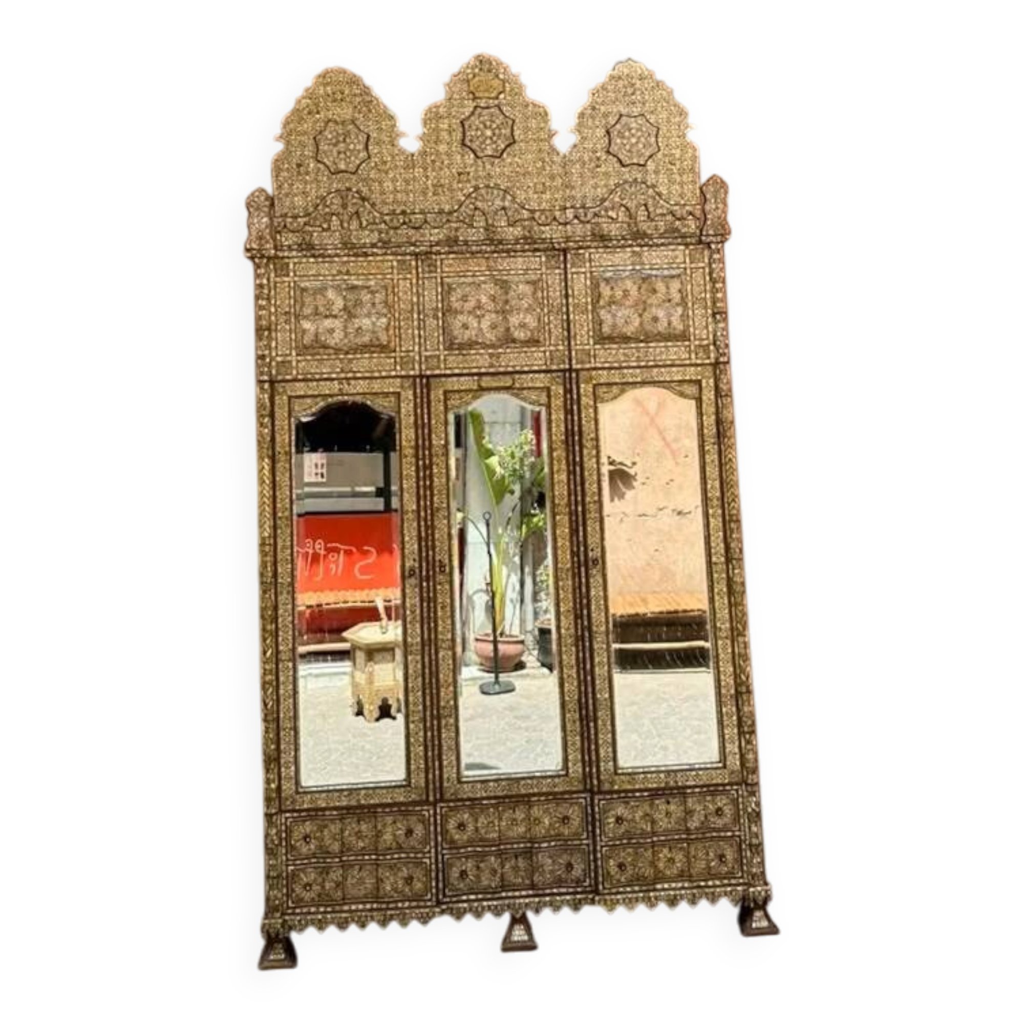 Armoire Levantine en Nacre — Signée Ahmed Jamil Sarsar, Datée 1890