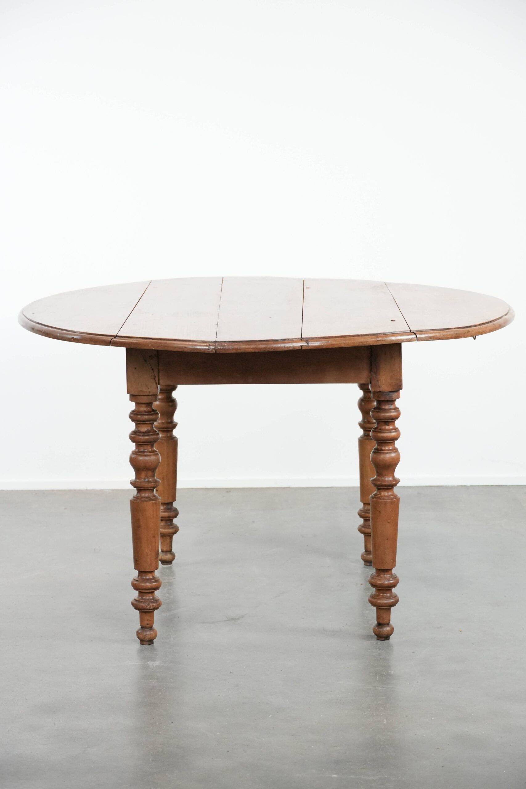 Antique English drop-leaf dining table made of walnut with elegant legs