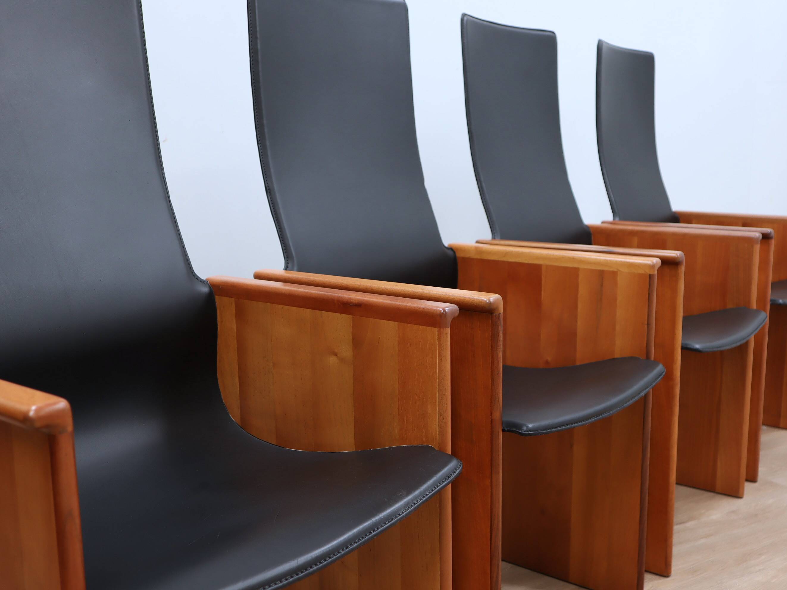 Set of 4 Segesta walnut and black letaher chairs Stildomus 1970s