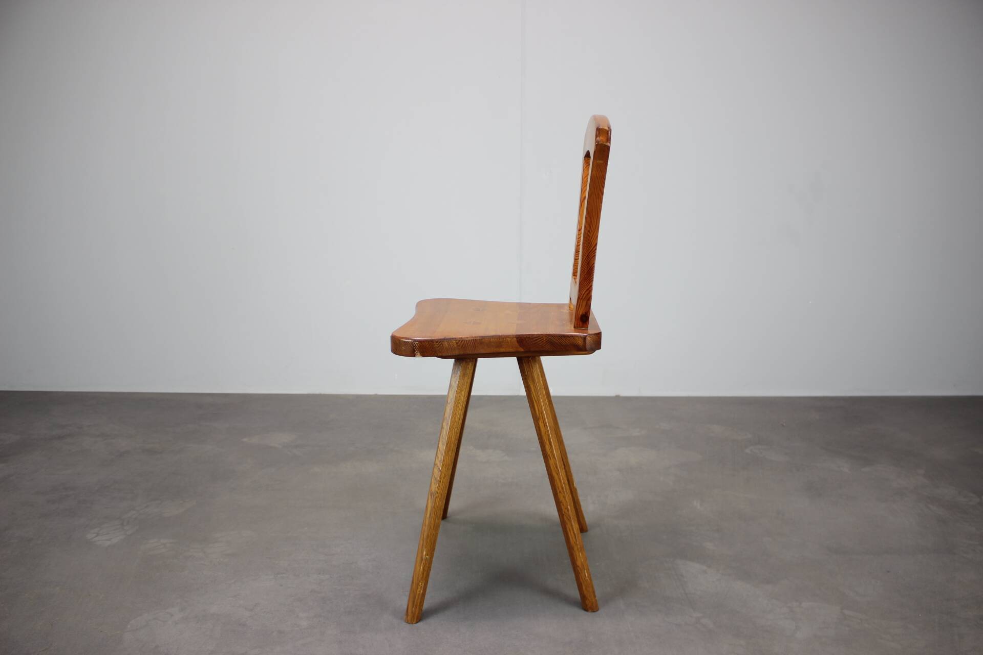 Vintage Czech folk farmhouse chair in solid wood, from the 1940s-1950s.
