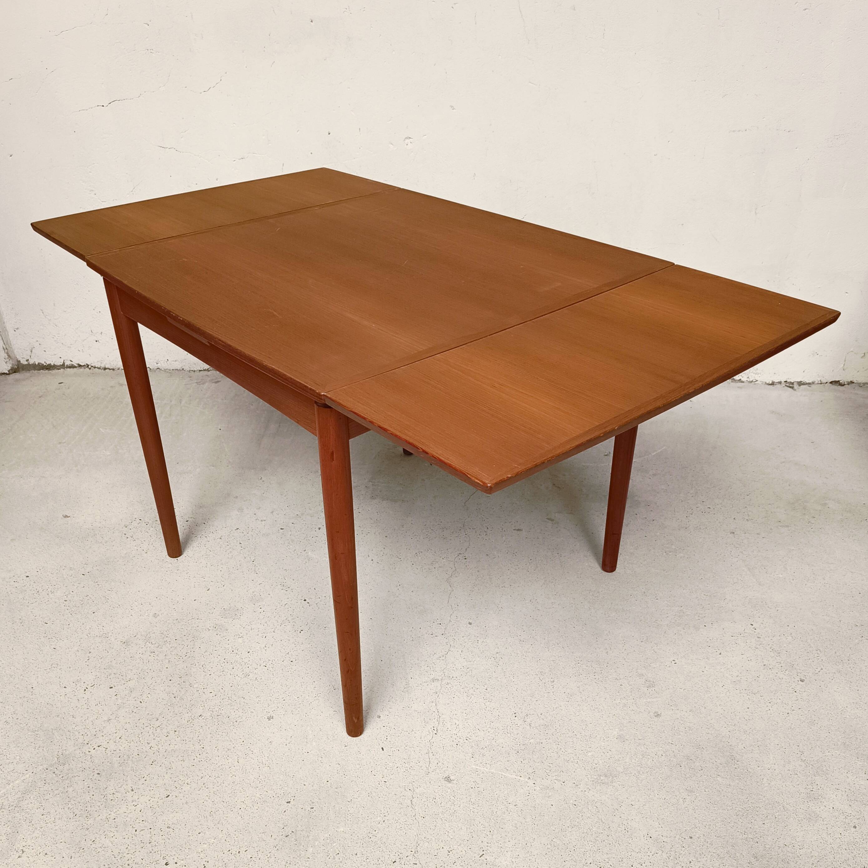 Hundevad teak Danish table, 1960