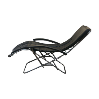 Relaxed lounge chair