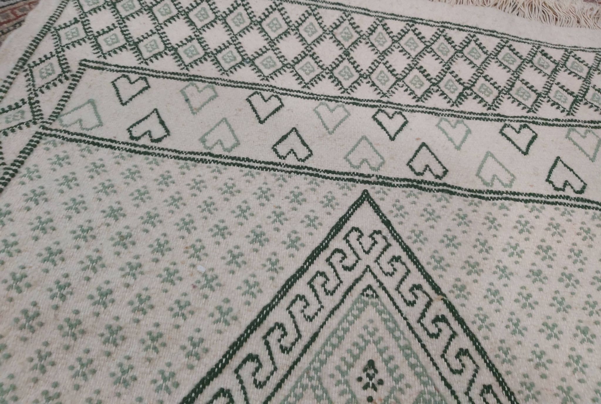Tapis traditionnel blanc et vert fait main en pure laine