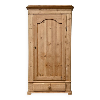 English bonnet maker with wardrobe (renovated)
