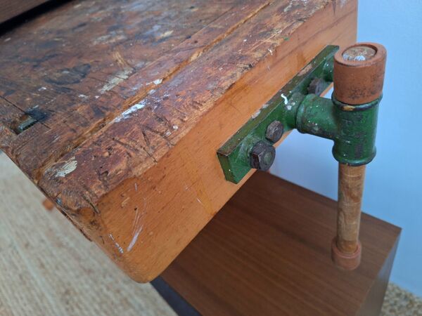 Établi vintage avec étaux, meuble de métier ancien