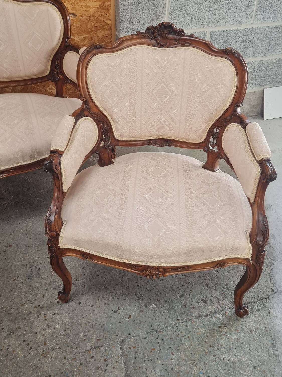 Salon 5 pièces en noyer Louis XV