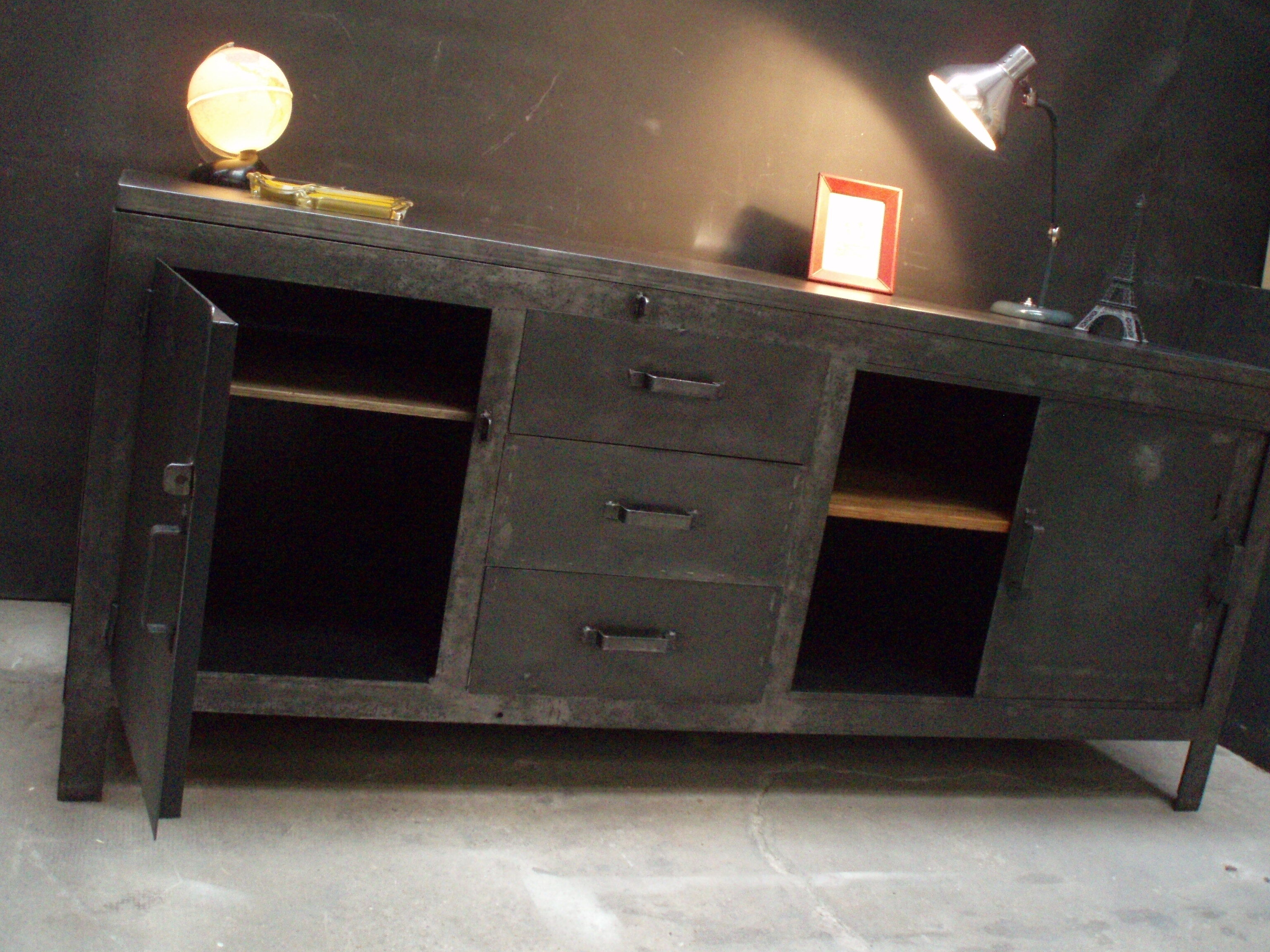 Former industrial workbench in metal