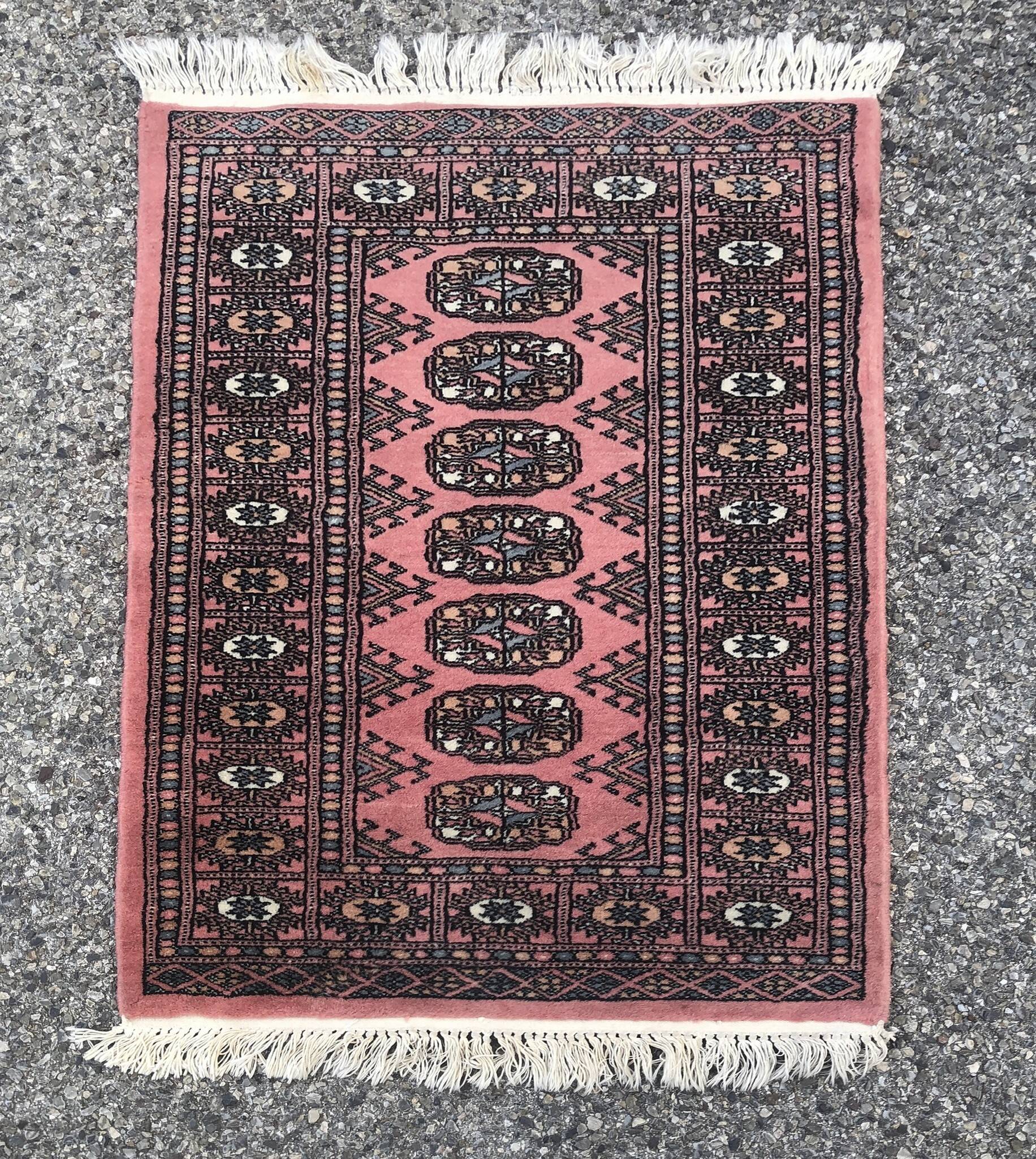 Oriental carpet Pakistan : 0.65 x 1.00 meters