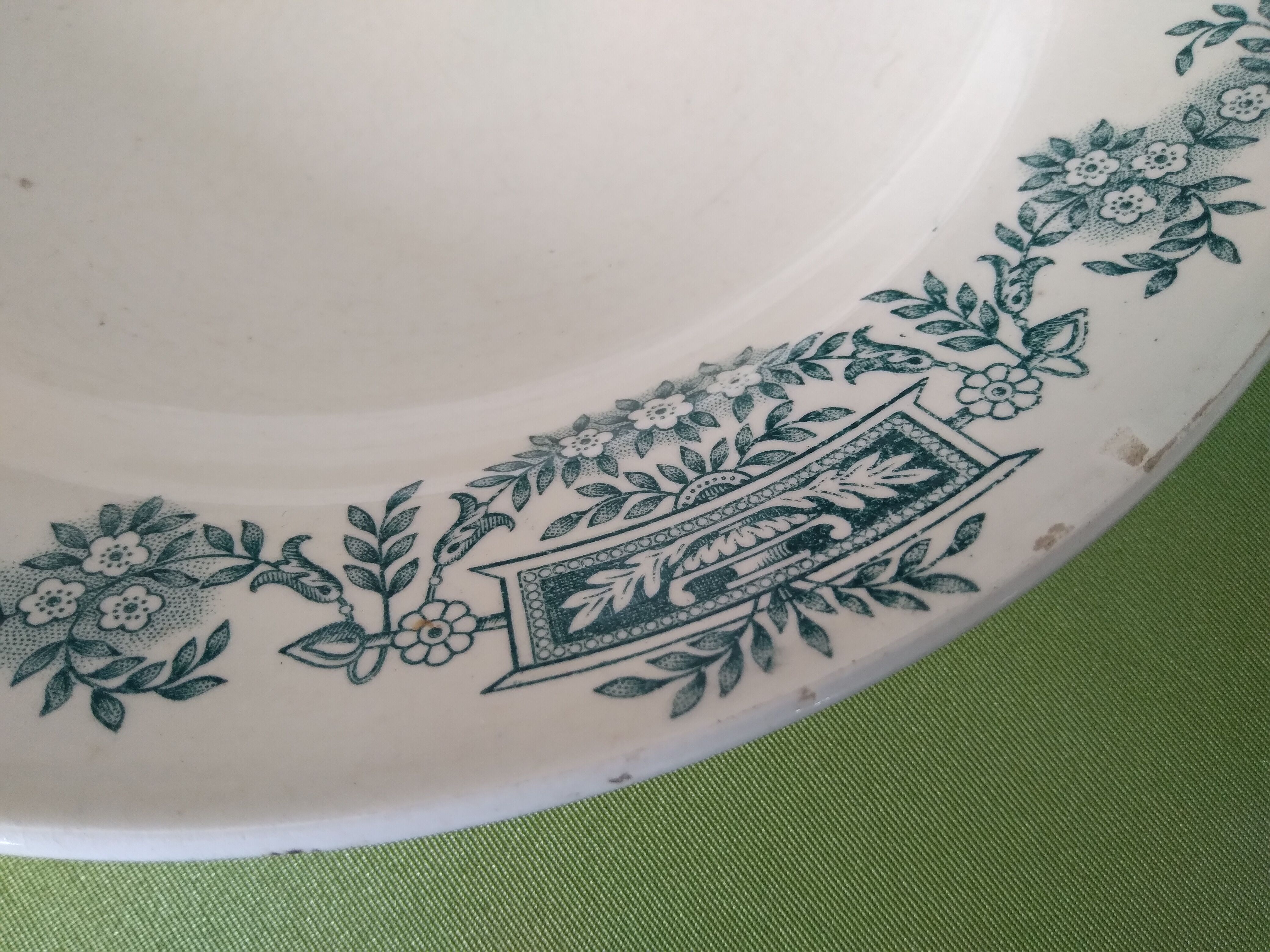 Hollow plates Lutece Longchamp