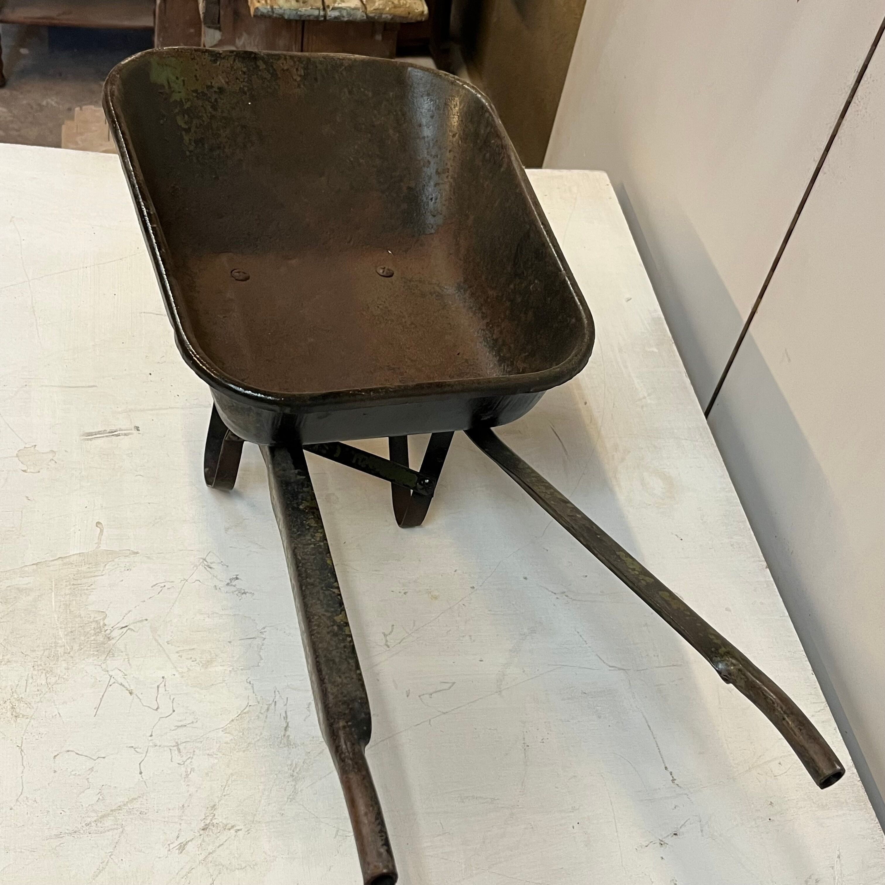 Children's wheelbarrow