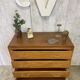 Commode aux pieds compas