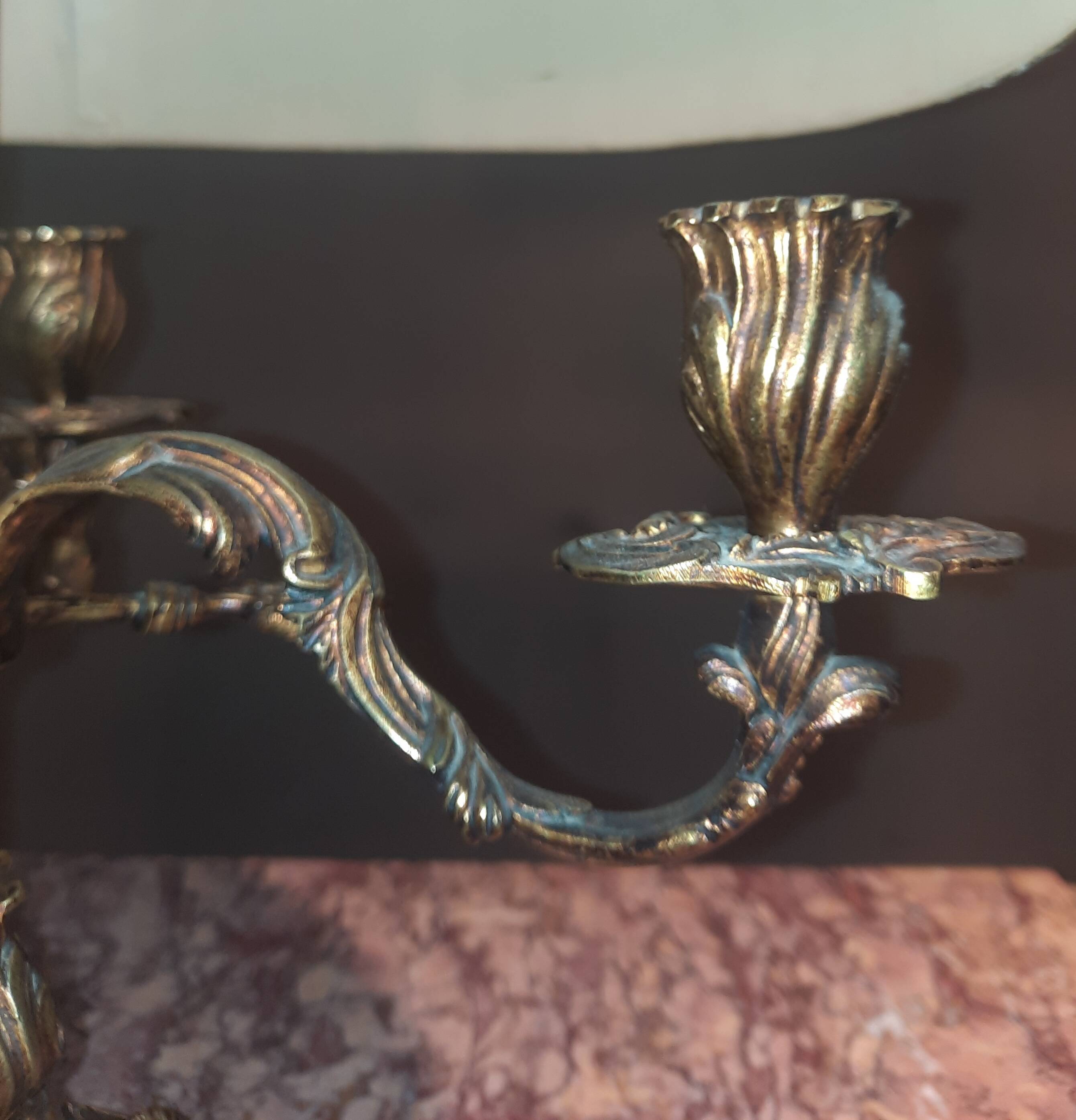 Lampe en bronze à  3 bras de style Louis XV