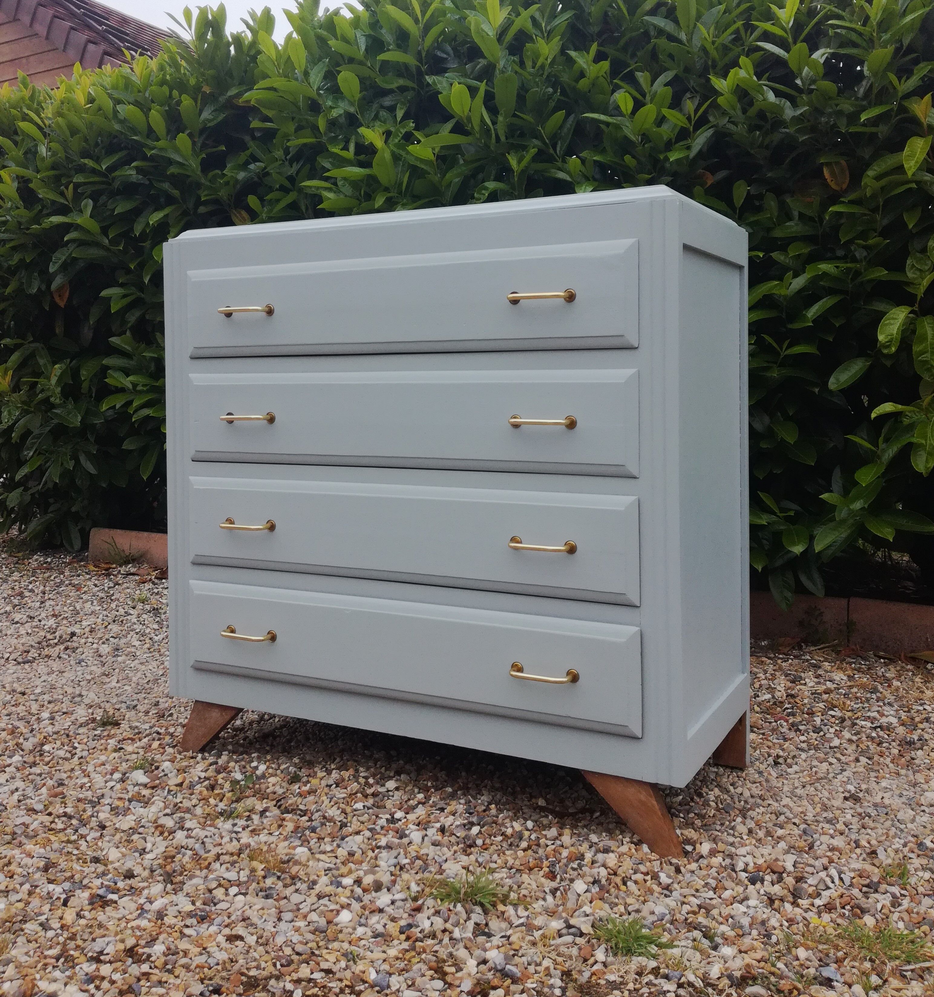 Chest of drawerscompass feet