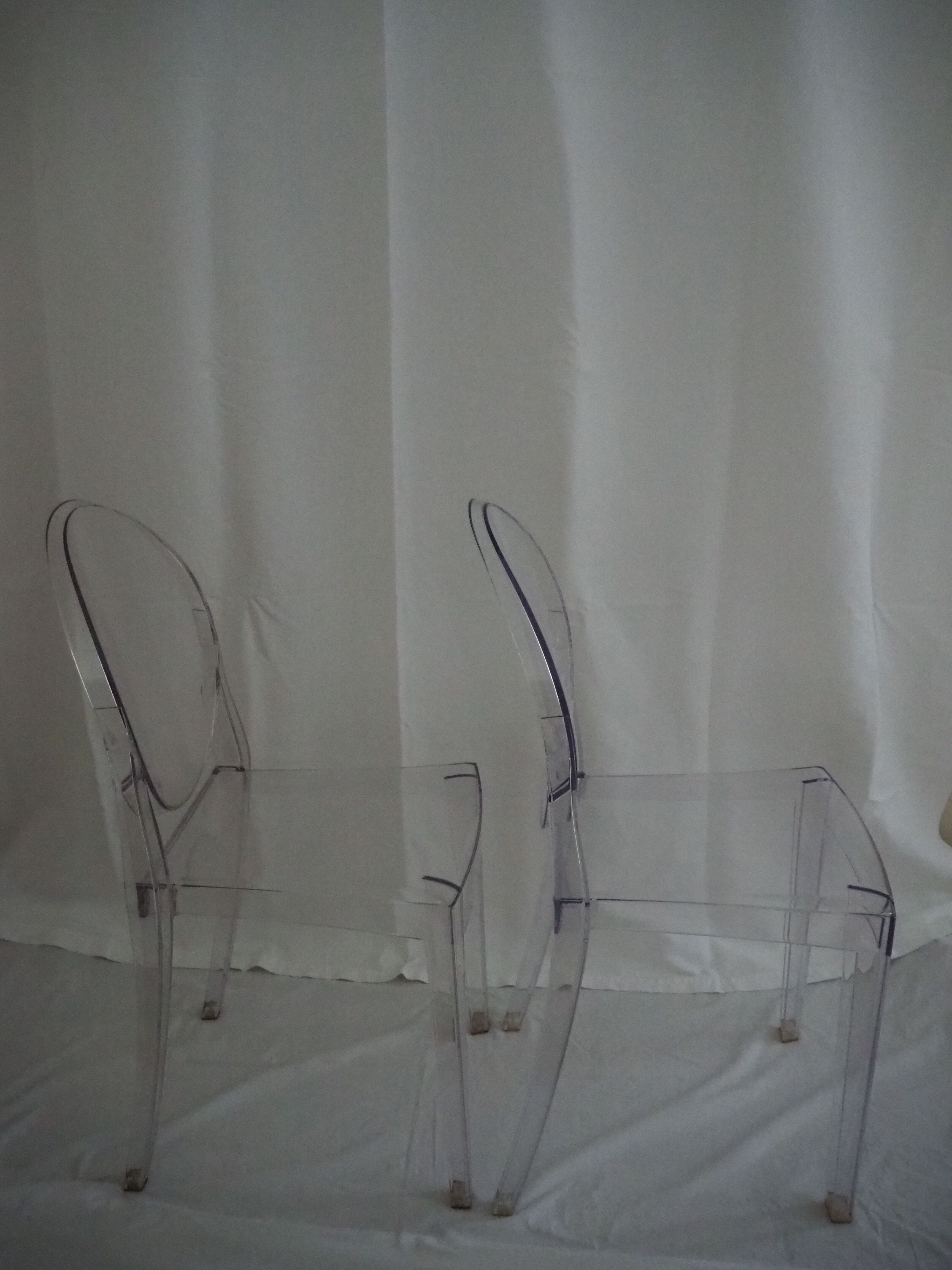 Pair of stackable chairs Victoria Ghost by Philippe Starck, Kartell