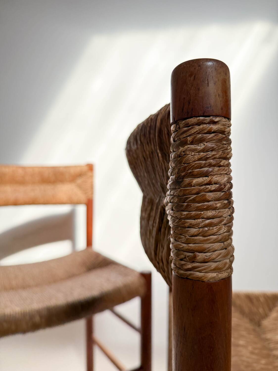 Lot de 5 chaises Charlotte Perriand modèle Dordogne