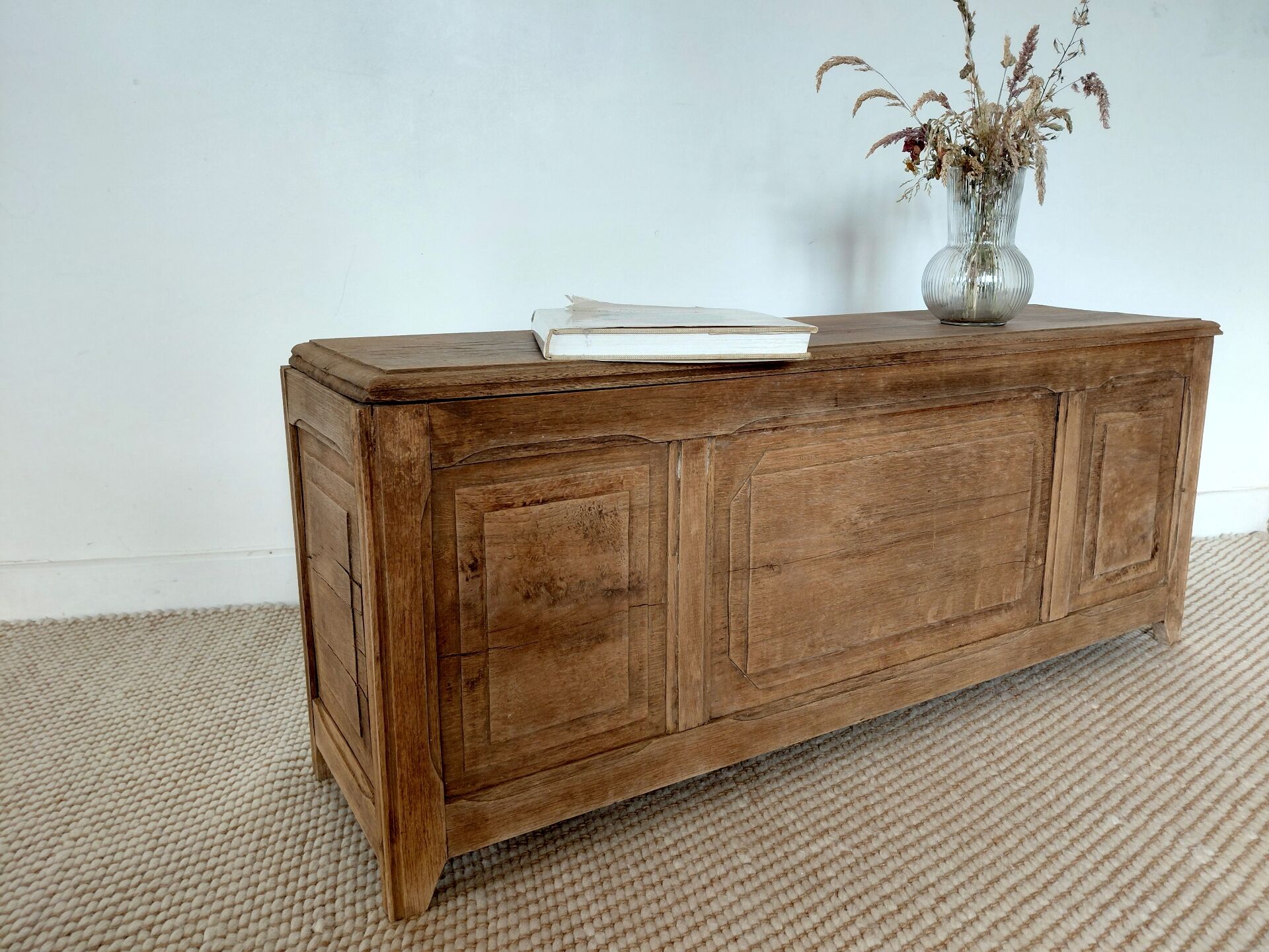 Large antique wedding chest in raw oak from the 19th century (shallow depth)