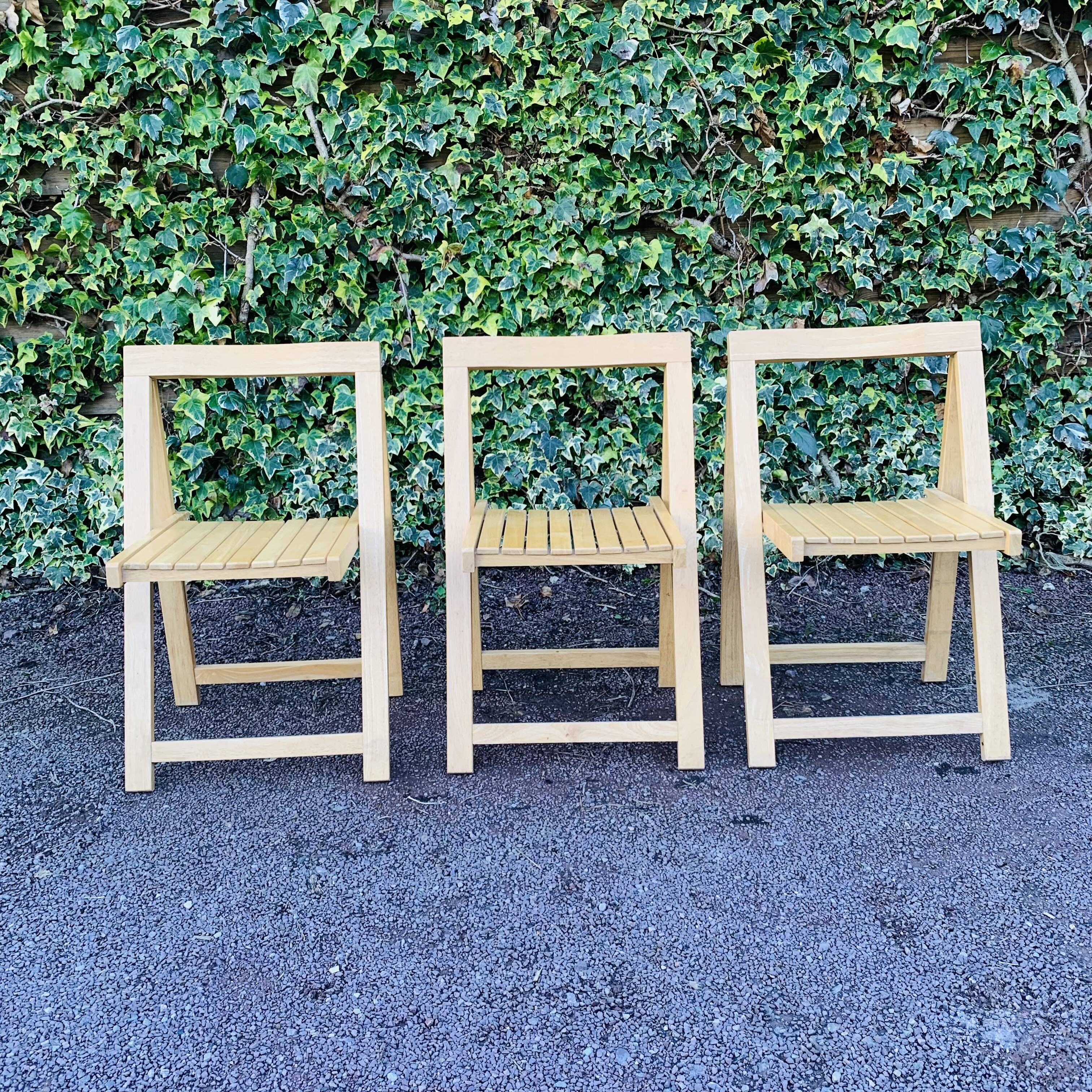 Set of 3 folding chairs