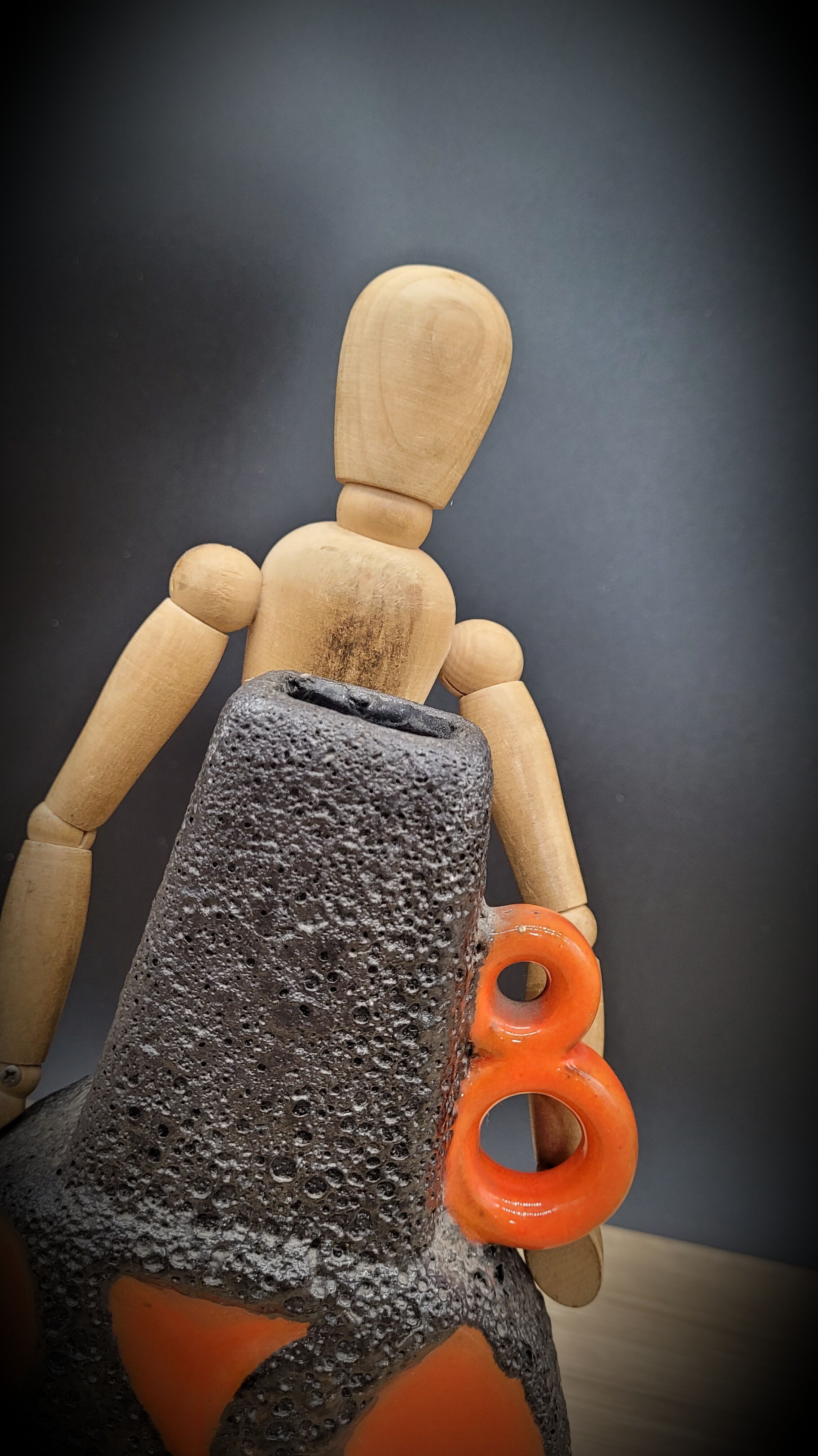 Vase orange lava black
