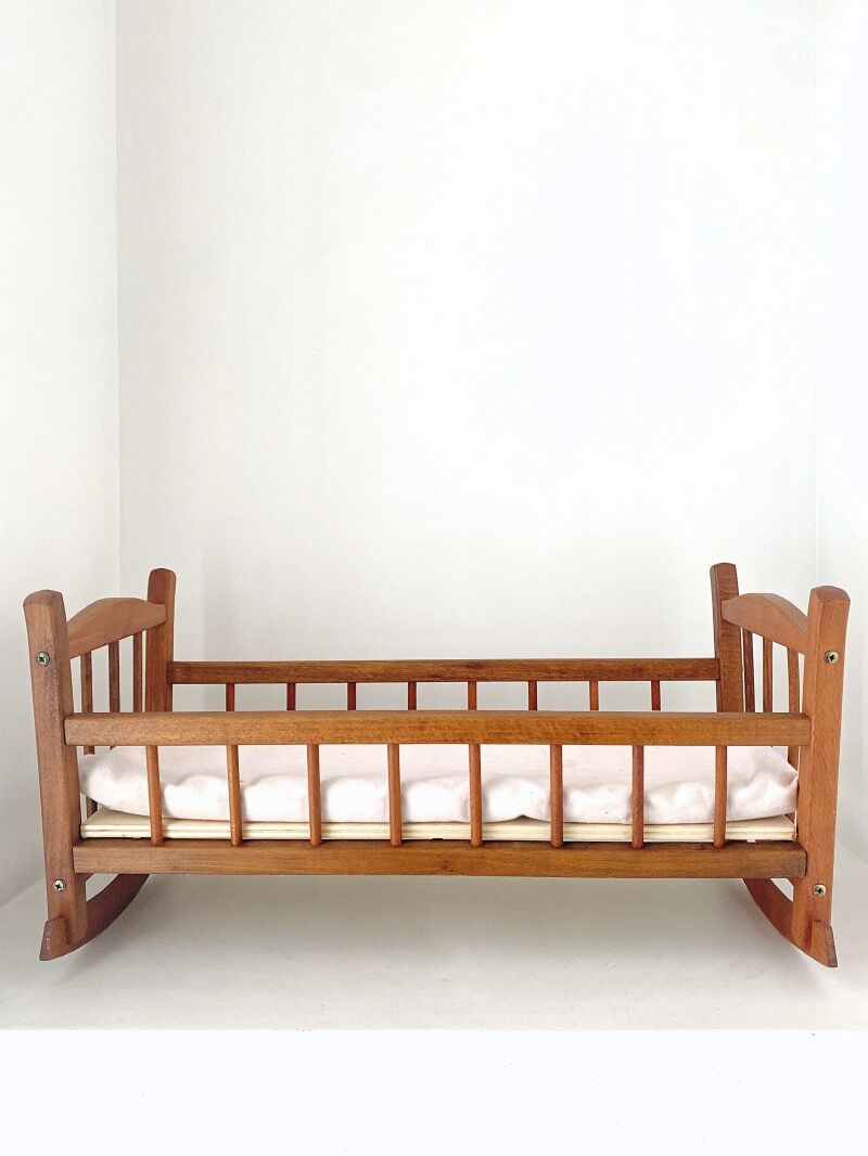 Dejou rocking doll bed