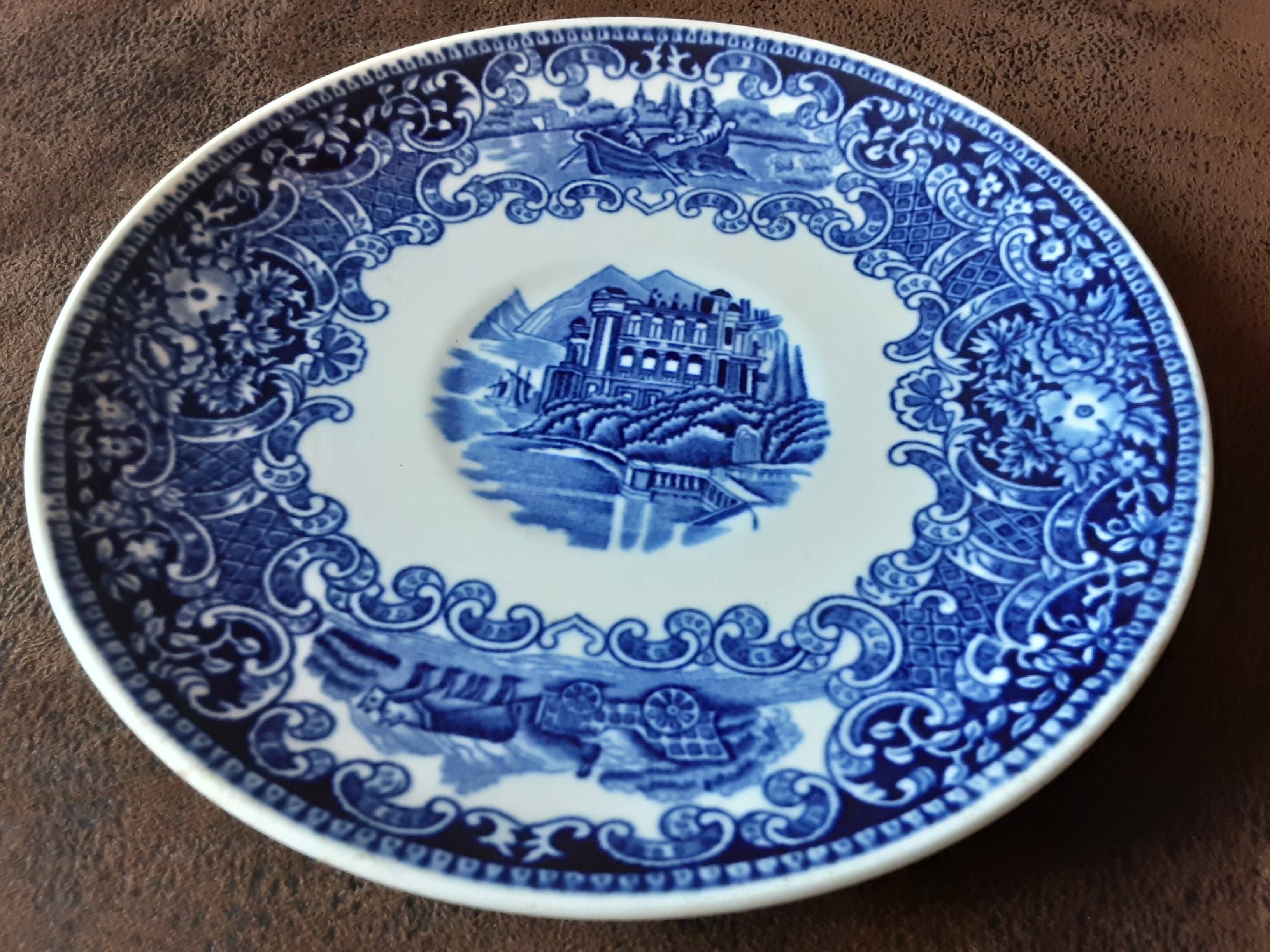 Set of 2 England cups and saucer