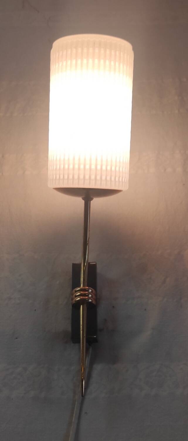 Wall lamp in gilded brass and opaline - mid. 20th century