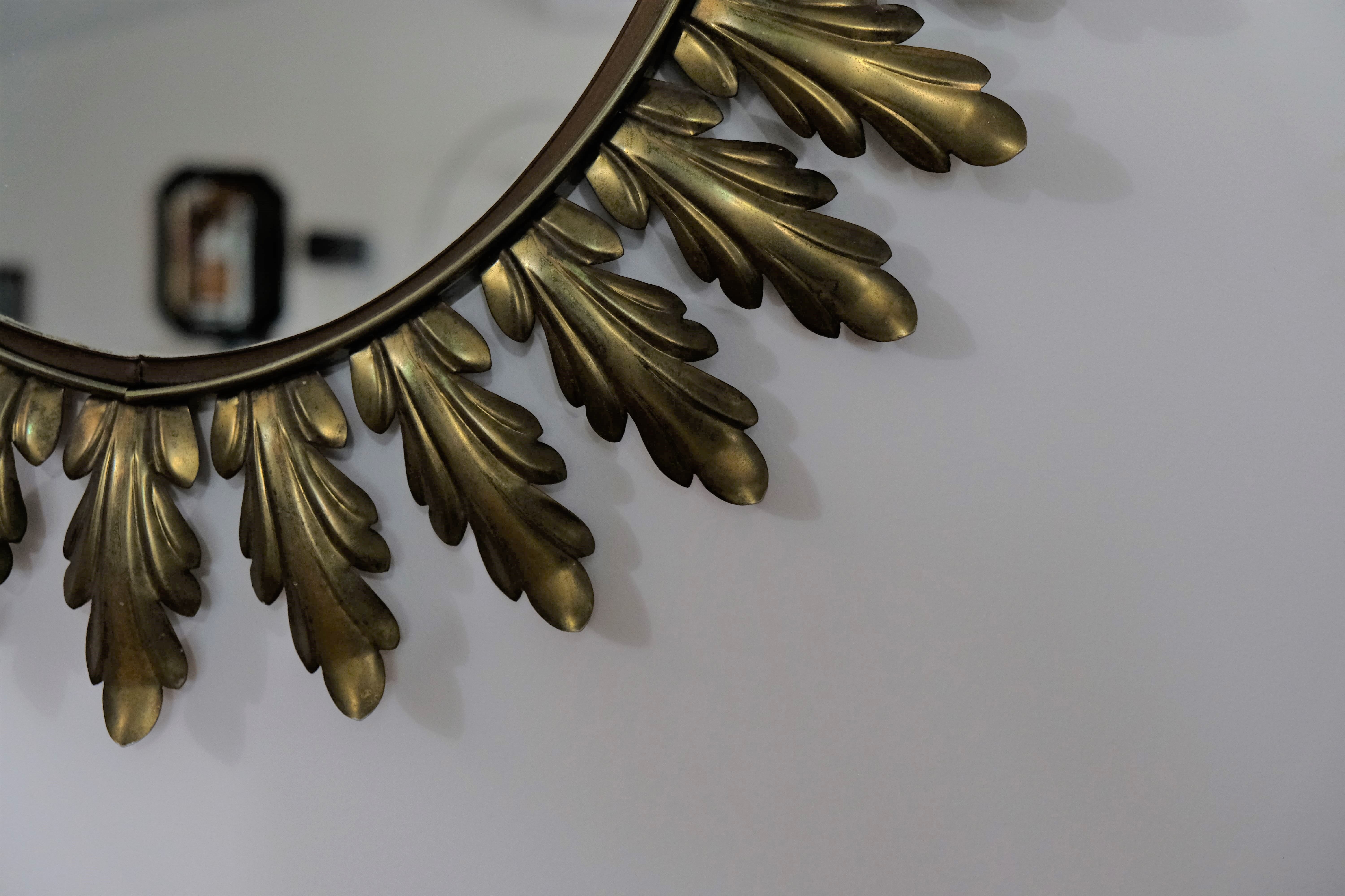 Oval mirror with golden metal acanthus leaves