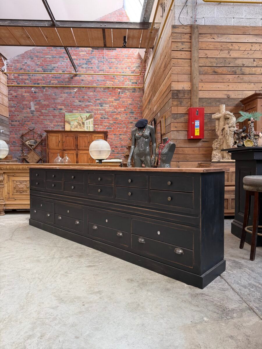 Large workshop furniture from the 1930s.