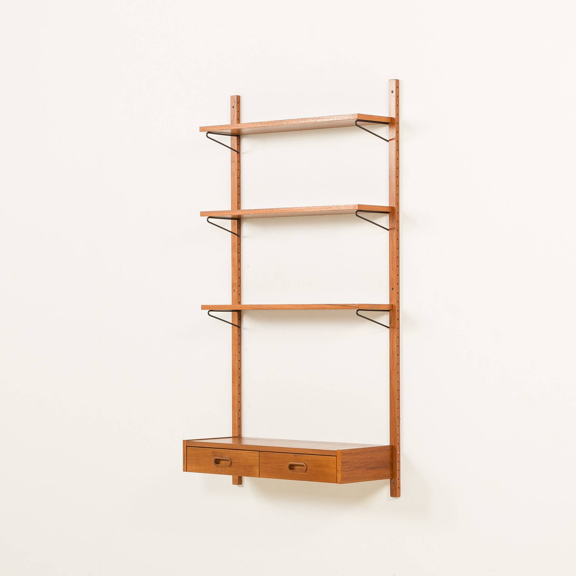 Étagère en teck scandinave des années 1970 avec un console.