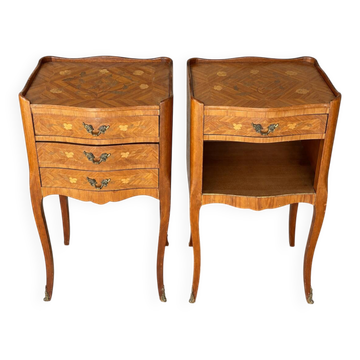 Paire de chevets en marqueterie style Louis XV – pieds galbés