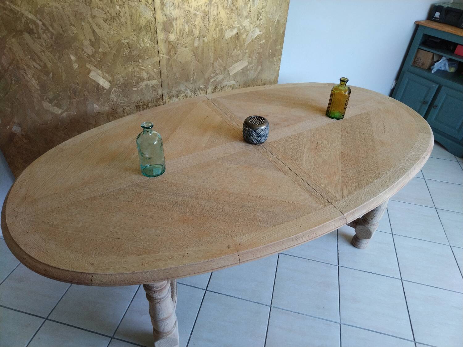 Extendable oval table in renovated solid oak