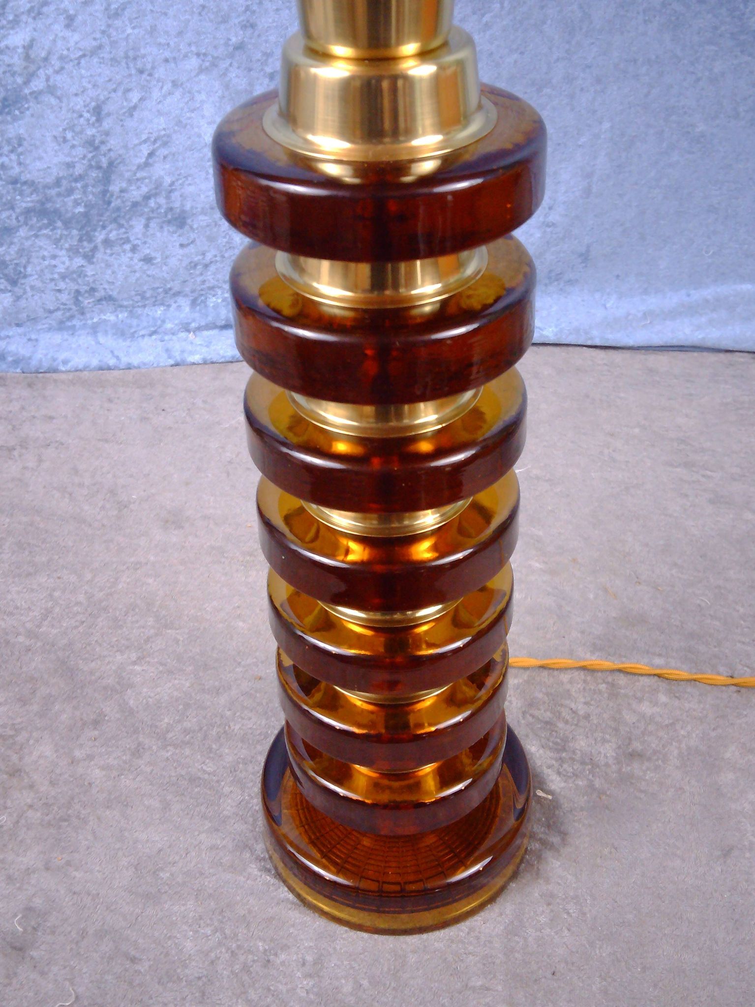 Glass and brass tablelamp from Möllers Armaturfabrik Eskilstuna, Sweden. 1970's.