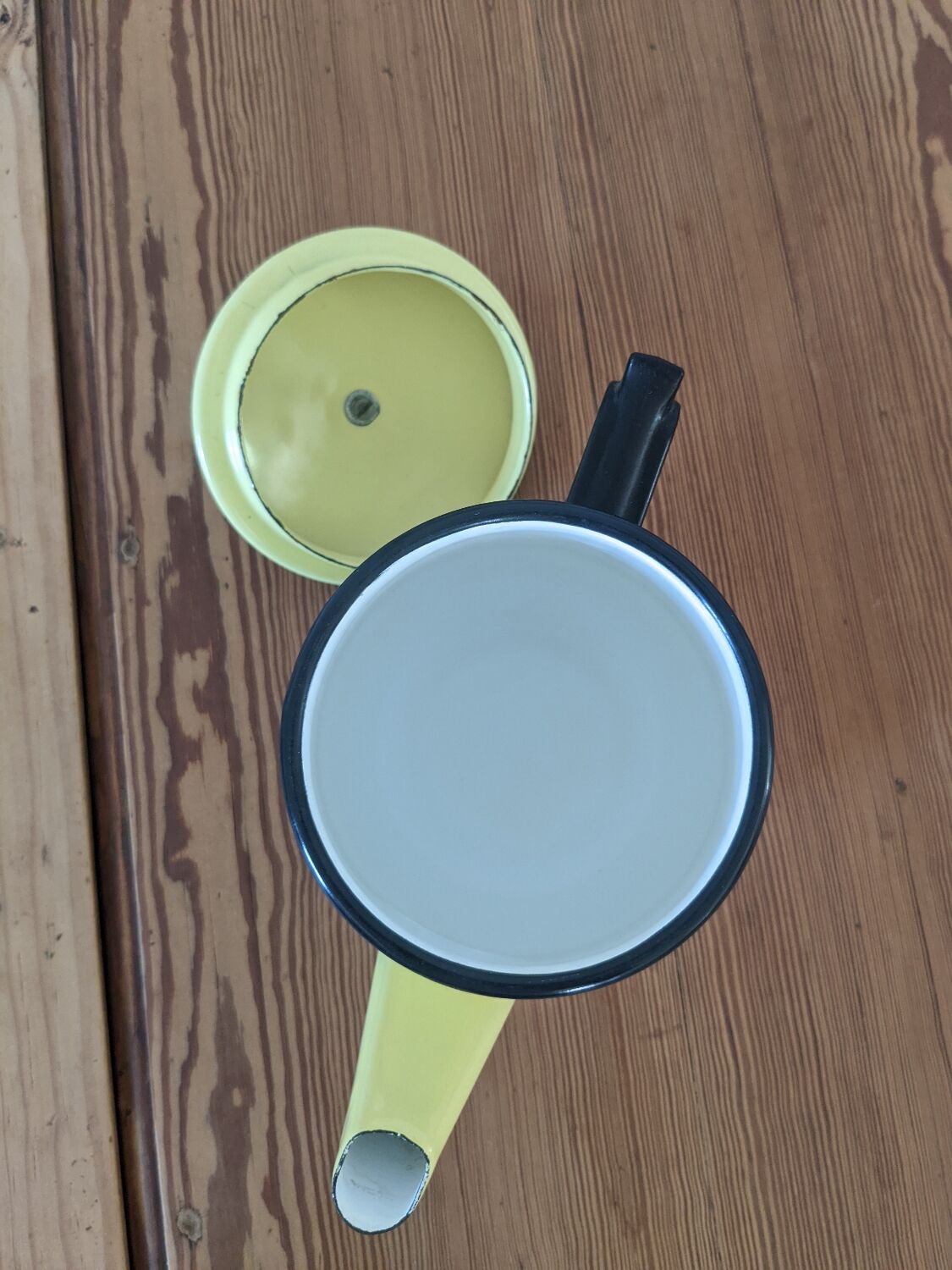 Enamelled coffee maker