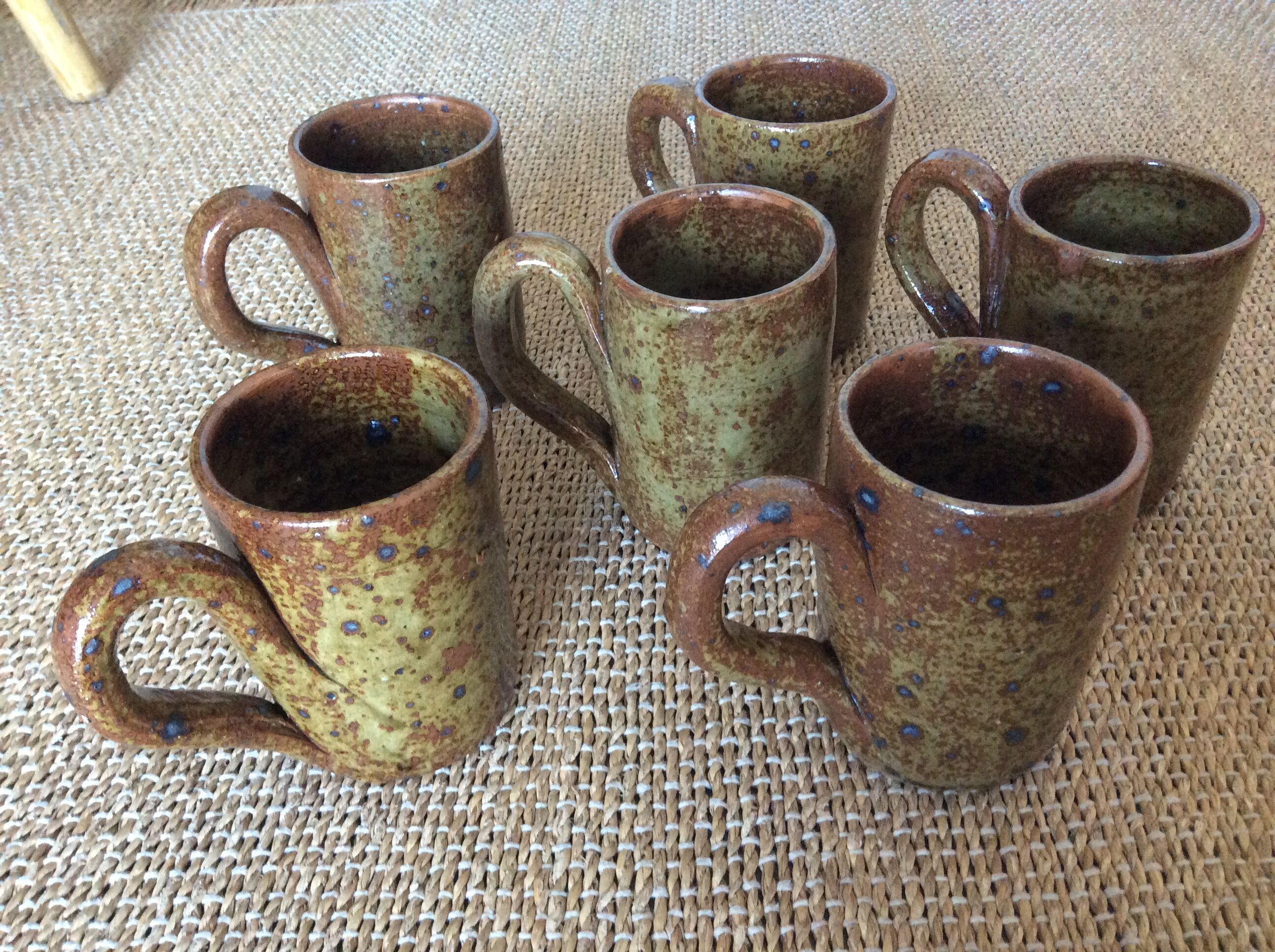6 stoneware mugs