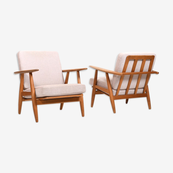 Paire de fauteuils par Hans Wegner pour Getama années 1950
