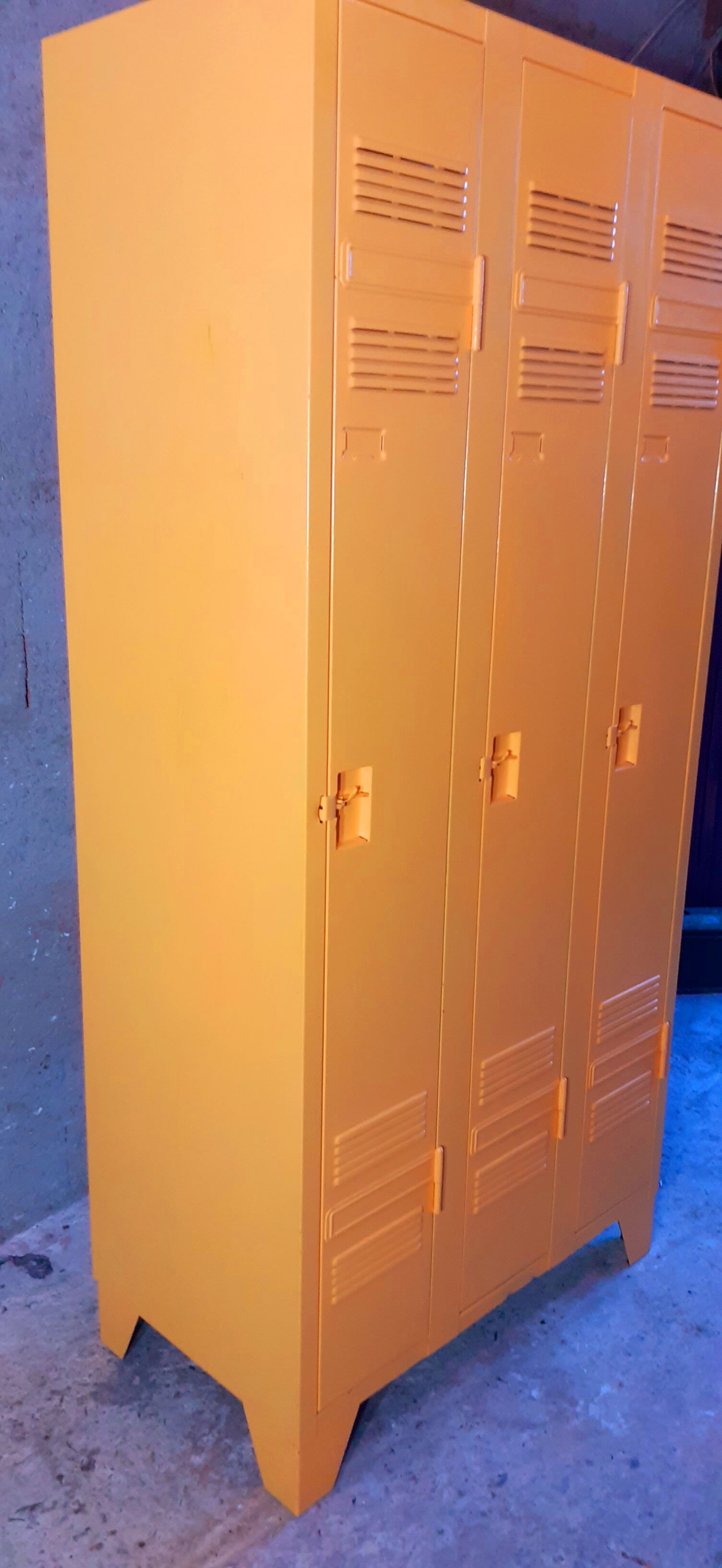 Industrial cloakroom