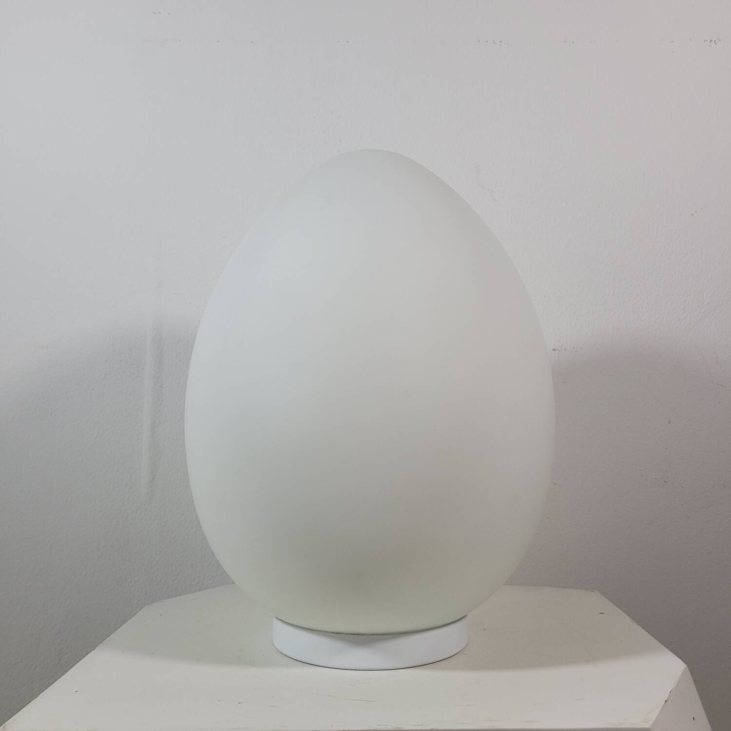Vintage Vianne egg lamp in opaline 1970s