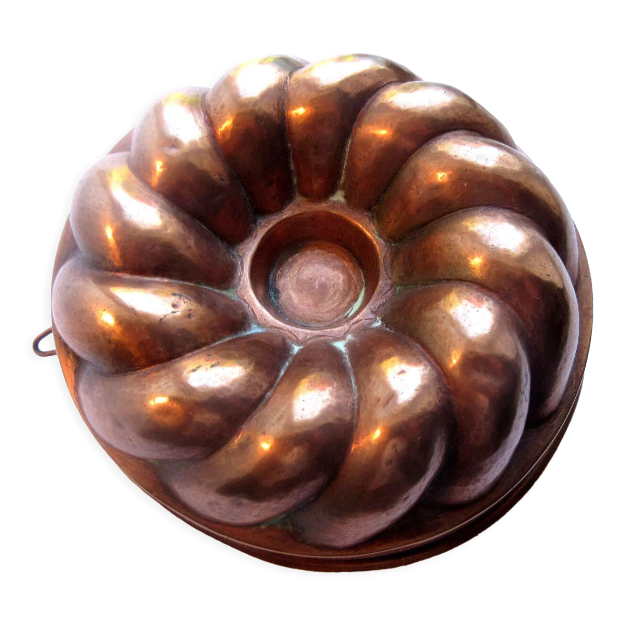 Old copper cake pan, braided crown, kitchen utensil