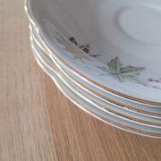 4 cups and saucers made of fine porcelain from Bavaria.