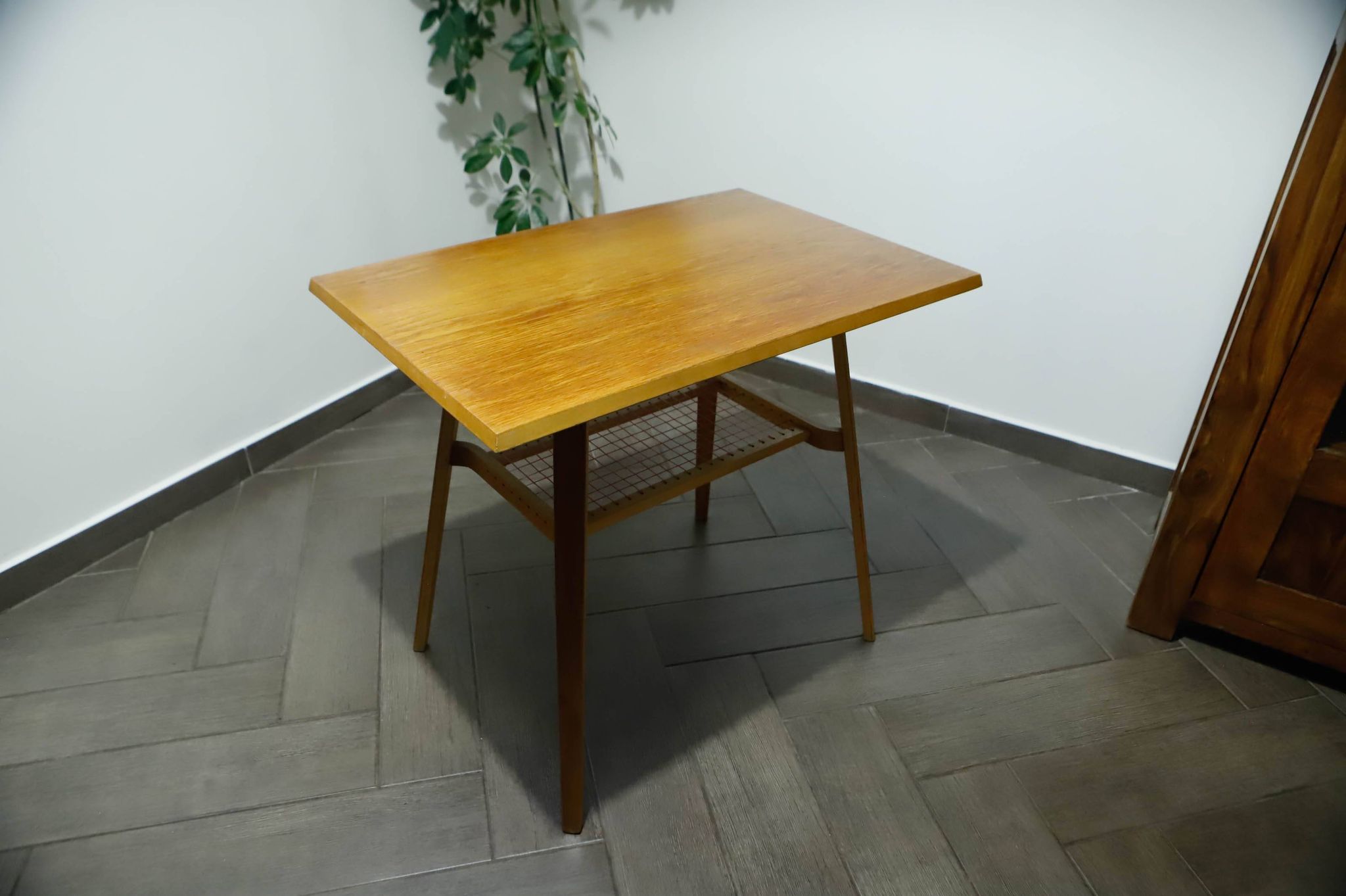 Brussels Style Retro Table with Red Woven Shelf