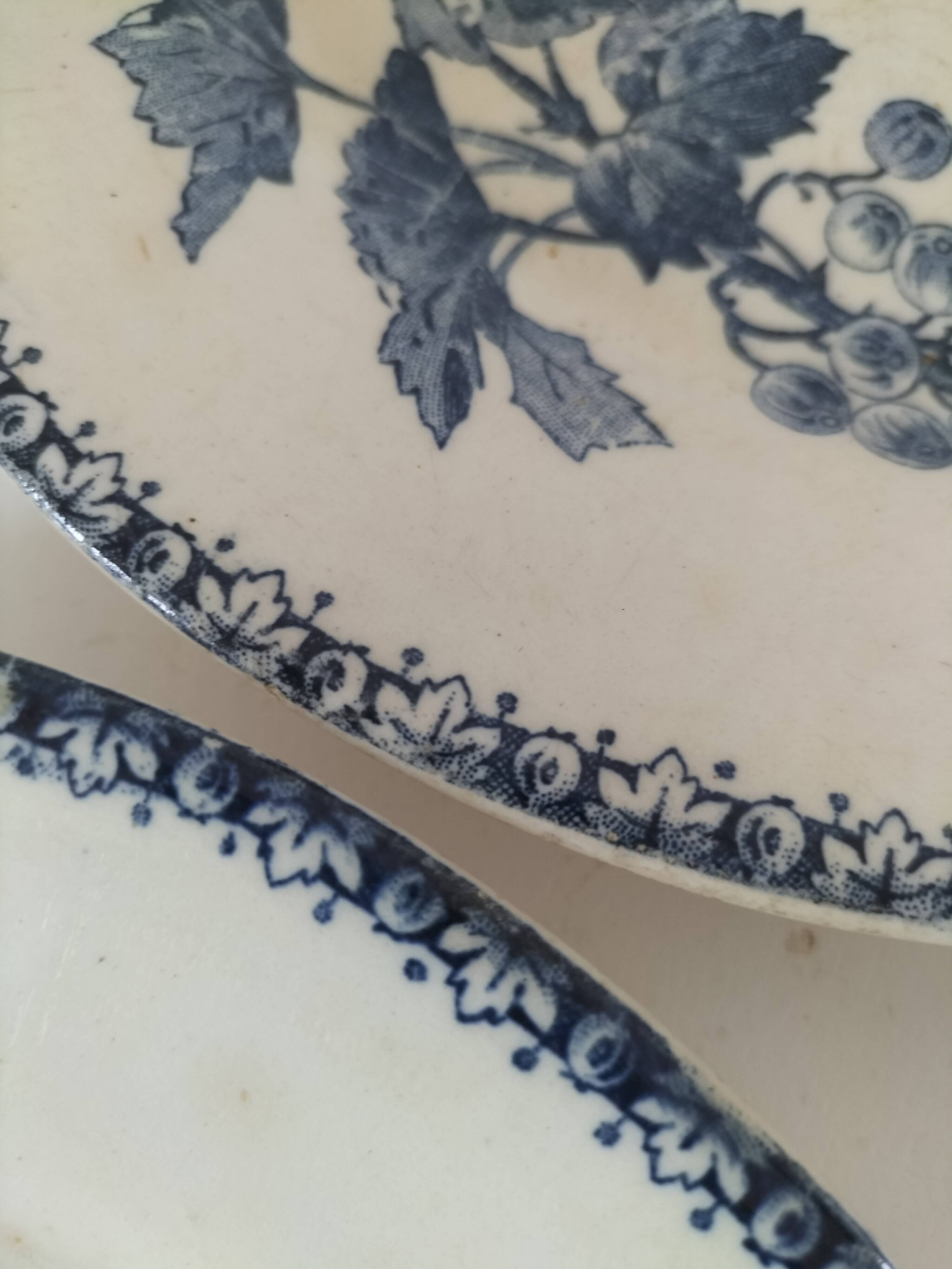 Duo of Gien plates, Groseilles model