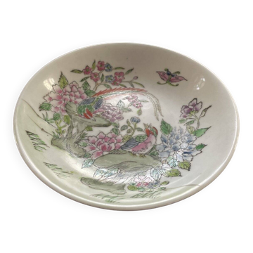Chinese ceramic bowl with a diameter of 14 cm.