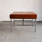Bureau d'écriture par Illum Wikkelso