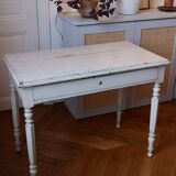Bureau gris clair patiné